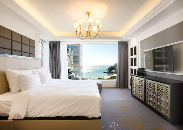 Hotel Baymond
