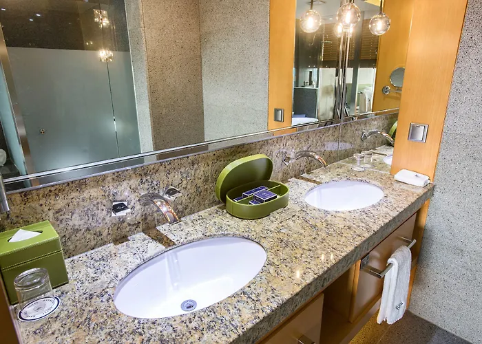 Baymond Hotel