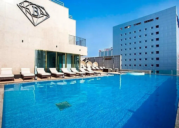 Baymond Hotel