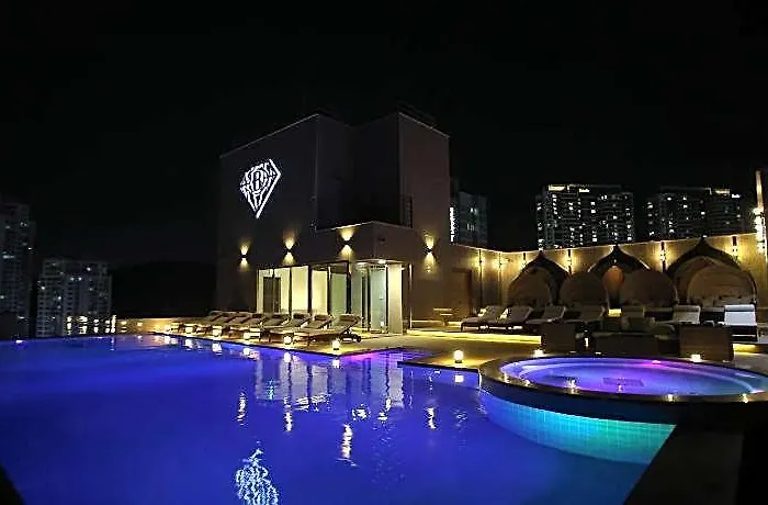 Hotel Baymond