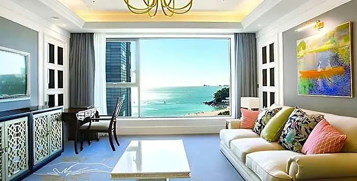 Baymond Hotel